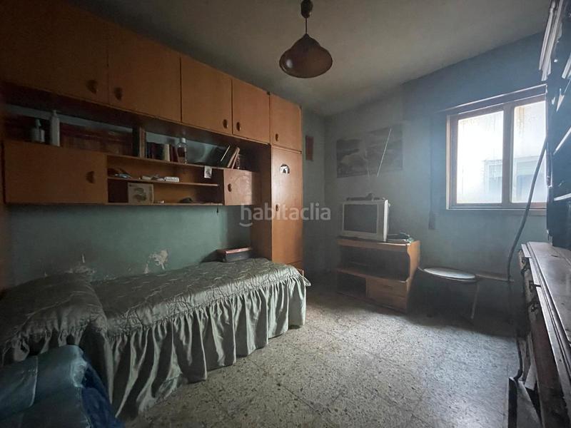 Foto 862f1057-e6f9-40b8-8e47-0e72742427b2. Piso se vende piso para reformar en Esteiro. sin ascensor. con trastero y plaza de garaje en Ferrol