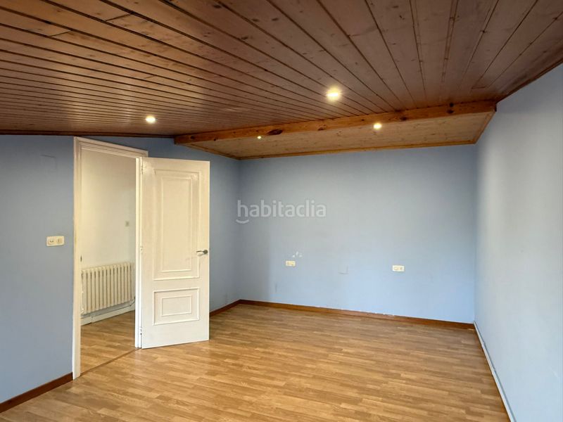 Foto a1242f9e-20e8-4fa3-8f69-d1c30d07e5e4. Casa adossada amb calefacció aparcament a Neda