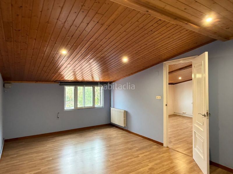 Foto e19a6f9b-8e97-43ba-ac8d-fb523f8a219c. Casa adossada amb calefacció aparcament a Neda
