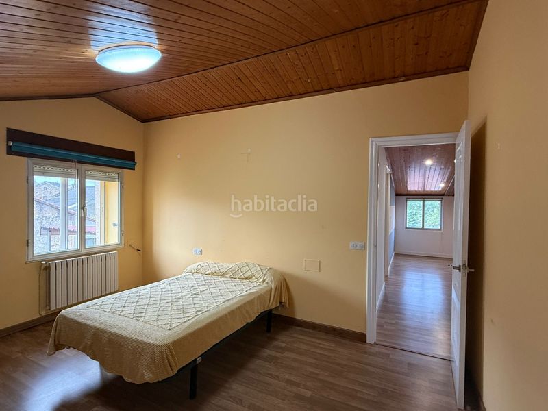 Foto f4be0e66-2452-44b1-bde3-3326d9757161. Casa adossada amb calefacció aparcament a Neda
