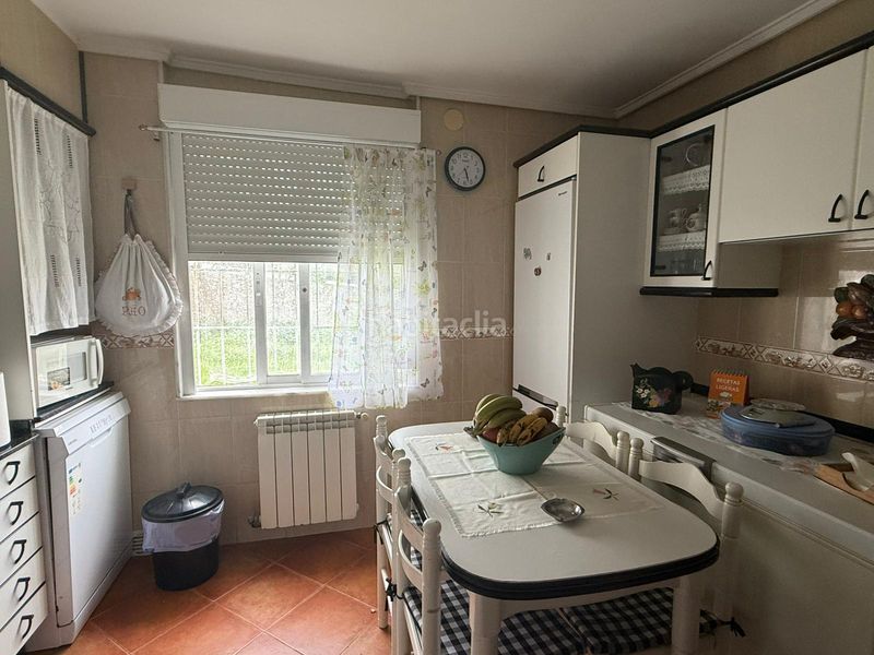 Foto b0d701e1-0711-47d3-9b05-9941cb165559. Casa amb calefacció a Canido Ferrol
