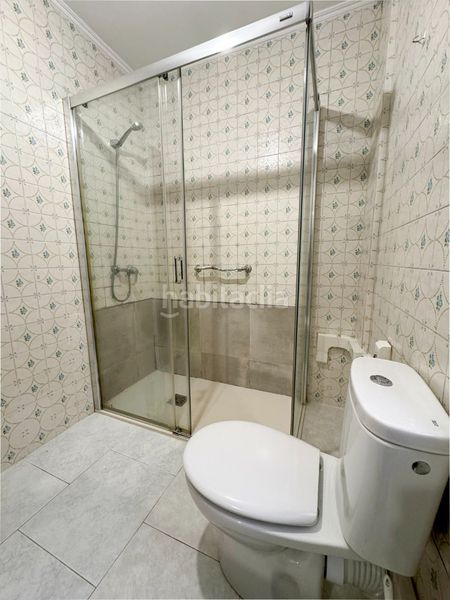 Foto b0bda50f-1115-4be9-b821-1b87d5e77d99. Alquiler piso se alquila piso amplio en la zona de piñeiros - ideal empresas en Narón