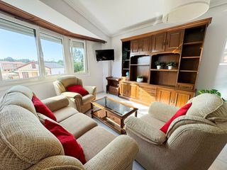 Rent Flat in Piñeiros - Freixeiro. Se alquila piso amplio en la zona de piñeiros - ideal empresas