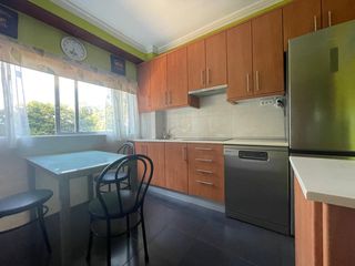 Lloguer Pis  Calle padre feijoo. Se alquila piso de 3 dormitorios reformado y con muebles a estre