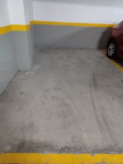 Lloguer Aparcament cotxe a A Malata - Catabois - Ciudad Jardín. Se alquila plaza de garaje con portal automatico en santa cecili