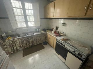 Maison à Piñeiros - Freixeiro. Se vende casa con bodegas y finca cerrada en freixeiro