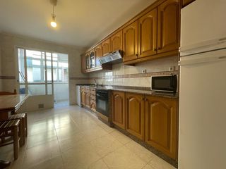 Location Appartement à A Gándara. Se alquila piso amplio en la gandara con ascensor, plaza de gara