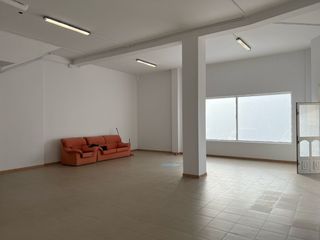 Rent Business premise in A Malata - Catabois - Ciudad Jardín