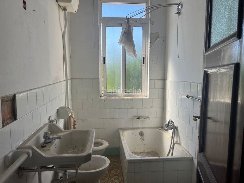 Foto 4d5d69c6-d82e-4483-83b2-c9e3f0b05d58. Edificio en Pontes de García Rodríguez (As)
