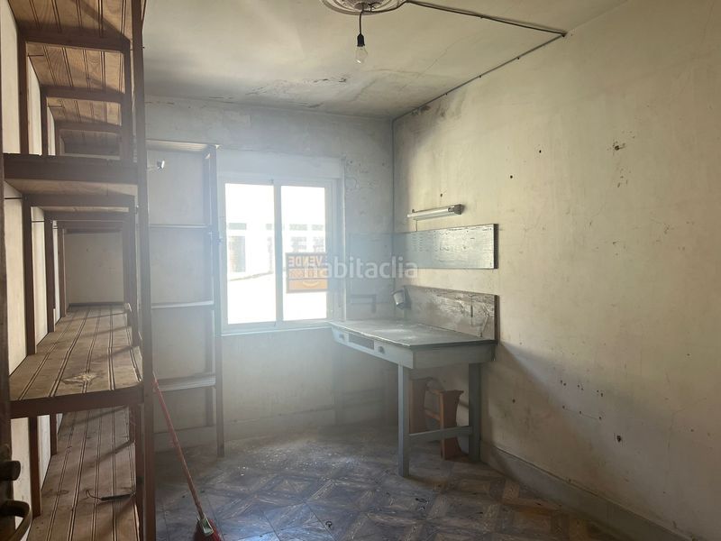 Foto d386ddcd-72dd-4d68-842f-1a59715cb7c3. Edificio en Pontes de García Rodríguez (As)