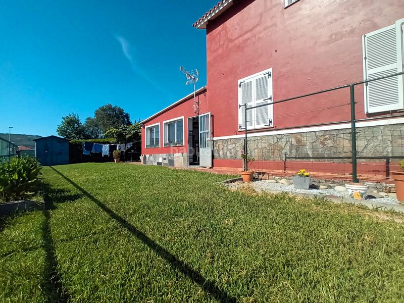 Foto 60bee1b7-1b41-4f3d-bf1d-1b06e81e38e2. Casa amb calefacció a A Malata - Catabois - Ciudad Jardín Ferrol