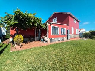 Maison à A Malata - Catabois - Ciudad Jardín. Se vende casa con bodega, jardín, patio y garaje en joane