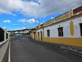 Casa en Calle velazquez martin 1. Oportunidad de inversi�n en el tanque: edificaciones tradicional