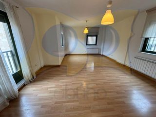 Lloguer Pis a San Vicente - Las Úrsulas. *¡tu nuevo hogar te espera en salamanca! *  el búho inmobiliaria
