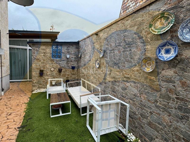 Foto 2fc02604-96a7-4253-8a4f-a24769572460. Chalet avec cheminée chauffage parking piscine dans Carbajosa de la Sagrada