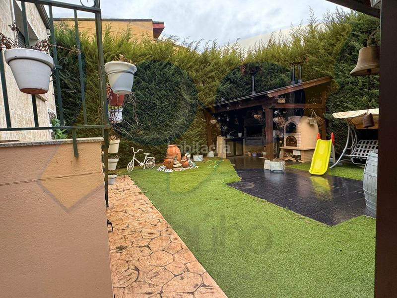 Foto 31fa2d9b-966b-4d89-9f0c-7f2a51ffb981. Chalet avec cheminée chauffage parking piscine dans Carbajosa de la Sagrada