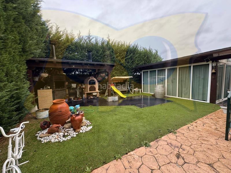 Foto 51c9a53c-5cd0-4a10-b162-efc5780941e3. Chalet avec cheminée chauffage parking piscine dans Carbajosa de la Sagrada