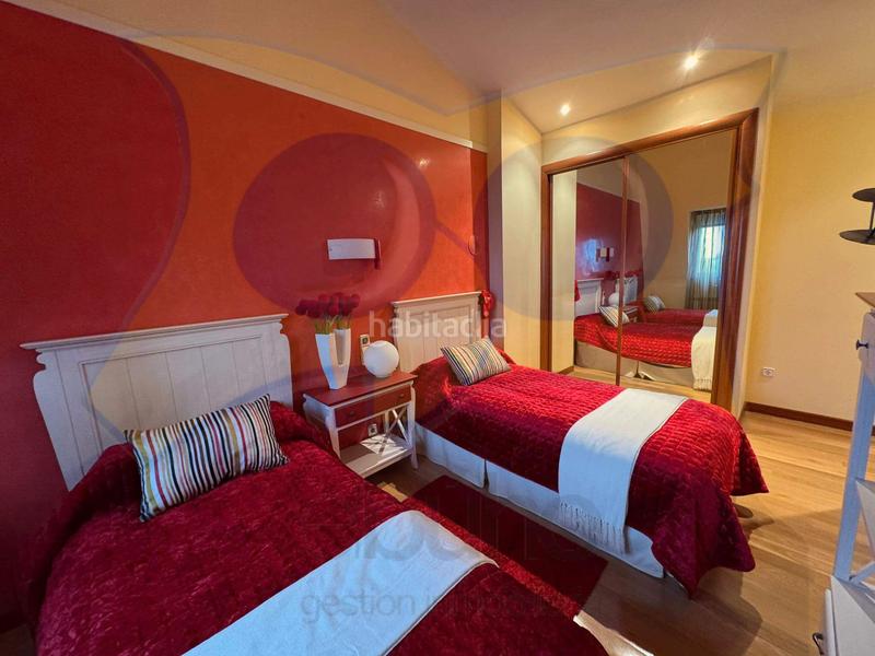 Foto 8d9442a6-bb00-476c-8c6b-6e82cdefd3c4. Chalet avec cheminée chauffage parking piscine dans Carbajosa de la Sagrada