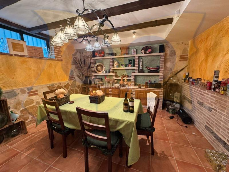 Foto d3bfebc6-e88f-48c7-942c-7c0747108121. Chalet avec cheminée chauffage parking piscine dans Carbajosa de la Sagrada