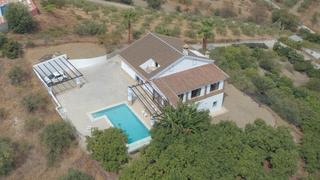 Casa a Coín. Chalet independiente en coín con finca productora de aguacate