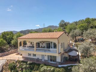 Casa  Calle luna. Inmaculada villa en las colinas de monda