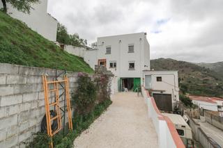 Casa aparellada  Calle calvario. Listo para mudarse