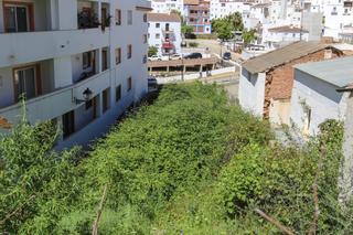 Terreny residencial  Calle puerto egido. Gran solar urbano en el centro de tolox.