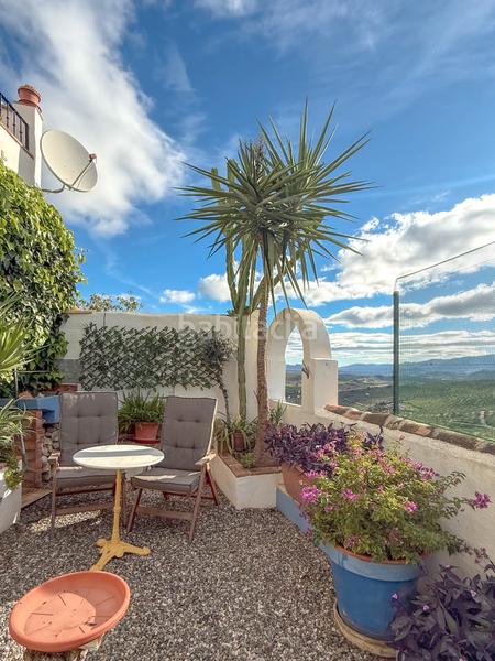 Foto 4a7ebac5-c680-4bd2-bcea-47e6dca56a95. Casa adosada construcción de excelente calidad en Alozaina