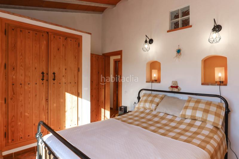 Foto 7586abc9-a162-4d62-9dba-7a6bb731fa54. Casa adosada construcción de excelente calidad en Alozaina