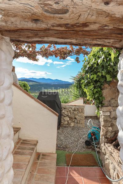 Foto 8ac2058d-e987-444f-b1a6-a829986e1e74. Casa adosada construcción de excelente calidad en Alozaina