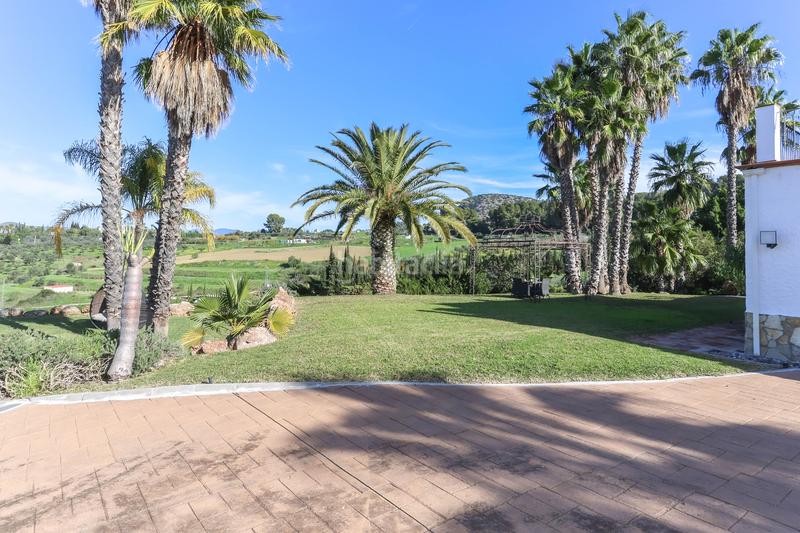 Foto 35c58d46-445c-418c-8257-4add19a8a788. Casa con camino piscina in Centro Alhaurín el Grande