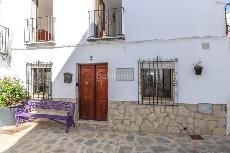 Foto 8e6b25c9-7197-4cbe-b792-8f1c34a4e904. Casa adosada  con solarium en la azotea en Yunquera
