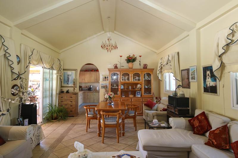 Foto a709c02a-193c-43fe-ac57-b8afda199b34. Maison avec cheminée parking piscine dans Cártama