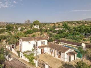 Casa  Plaza principe de españa. Encantadora finca rural con cuadras: un paraíso para los amantes