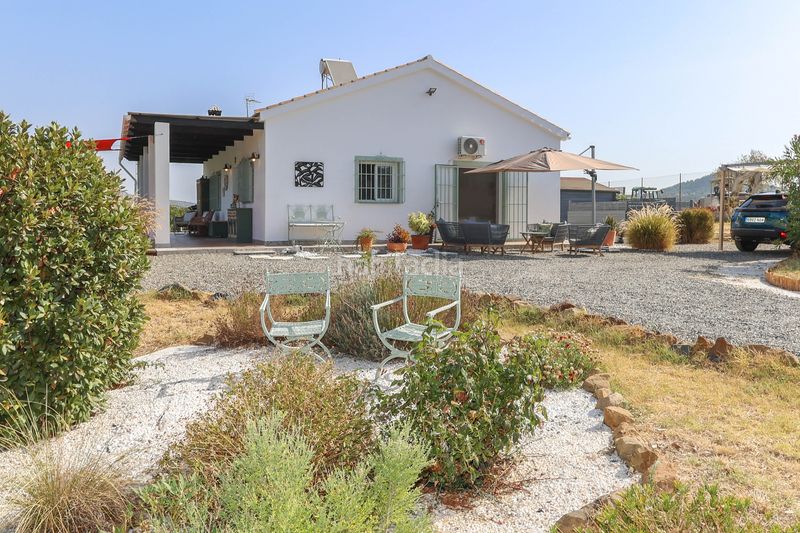 Foto 214b3ea2-2e9d-4f87-8460-3a523d34cb6a. Casa amb xemeneia aparcament piscina a Tolox