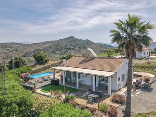 House  Calle chopillos. Villa impecable con impresionantes vistas panorámicas