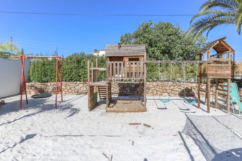 Foto 5d91f56e-4272-474a-9cdb-00ec1d131b44. Chalet avec cheminée parking piscine dans Centro Alhaurín el Grande