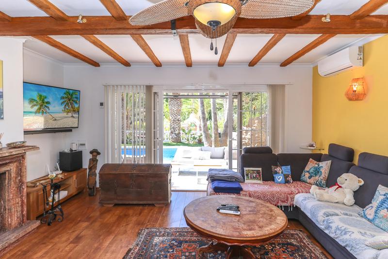 Foto 99827d3d-a0f0-4e04-a47a-d9304b8538a6. Chalet avec cheminée parking piscine dans Centro Alhaurín el Grande