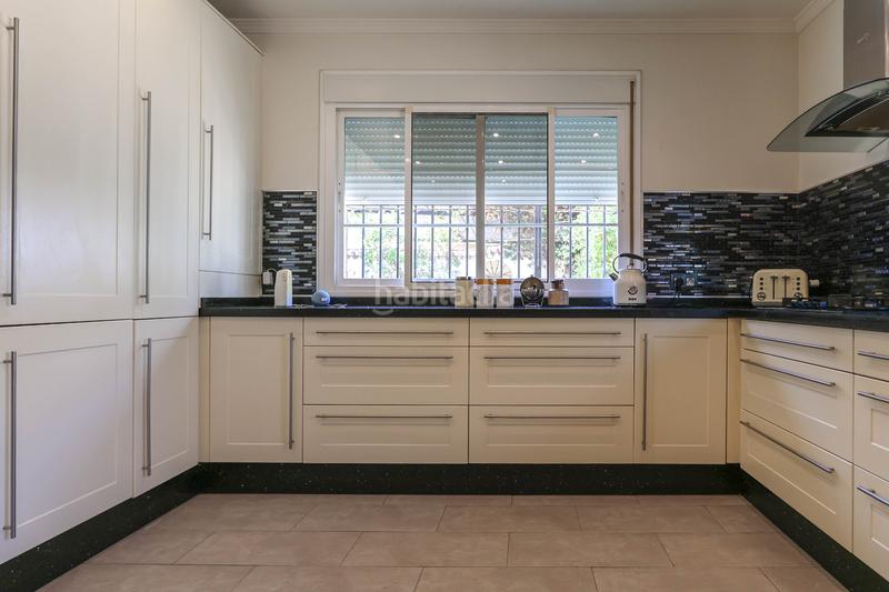 Foto 5b01fd1d-710b-45c9-a55c-550657be565c. Casa amb xemeneia aparcament piscina a Centro Alhaurín el Grande