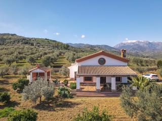 Casa  Avenida de andalucía. Finca con una presentación impecable