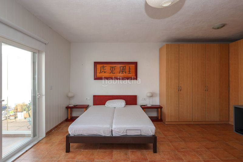 Foto 2cd67a61-ccb8-42d0-bf19-c12009ec0cef. Casa  adosada espaciosa con un potencial excepcional en Guaro