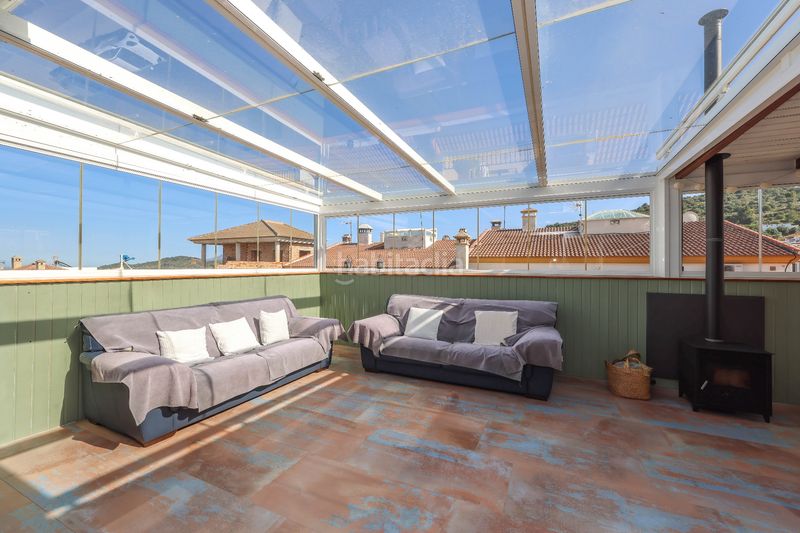 Foto 4e42f7c3-92e5-4b18-8cbe-4a529662ed4b. Casa  adosada espaciosa con un potencial excepcional en Guaro