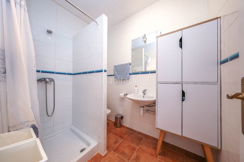 Foto 97c0c820-3112-475d-a139-cdbf059cc0d4. Casa  adosada espaciosa con un potencial excepcional en Guaro