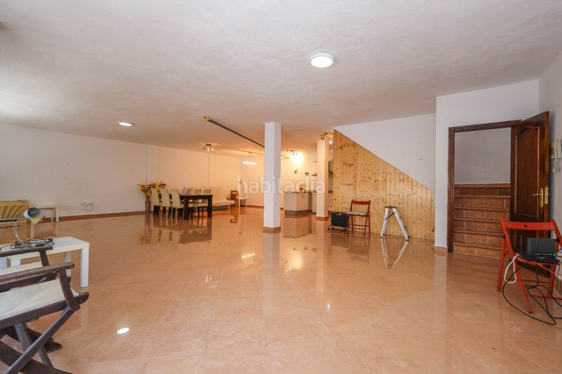 Foto a0947d87-b111-4e2d-bdbd-183f548e9041. Casa  adosada espaciosa con un potencial excepcional en Guaro