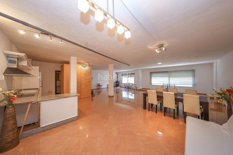 Foto b25bcfa3-d750-418e-bc65-aeba58760951. Casa  adosada espaciosa con un potencial excepcional en Guaro