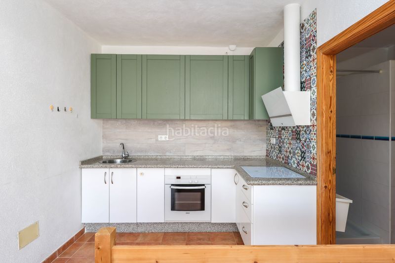 Foto bf62e867-b960-4263-9fa5-a71d96b09834. Casa  adosada espaciosa con un potencial excepcional en Guaro