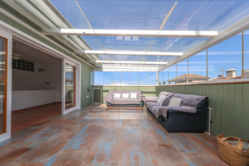 Foto f7cc73e5-fc5e-4e42-ac5c-bf43539aef0b. Casa  adosada espaciosa con un potencial excepcional en Guaro