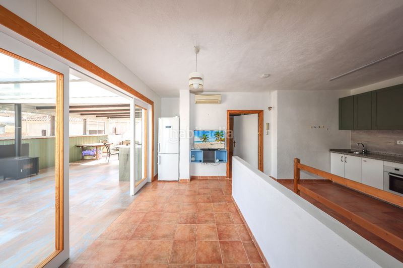 Foto fbce09b6-0781-4753-84af-4f51d5503ff1. Casa  adosada espaciosa con un potencial excepcional en Guaro