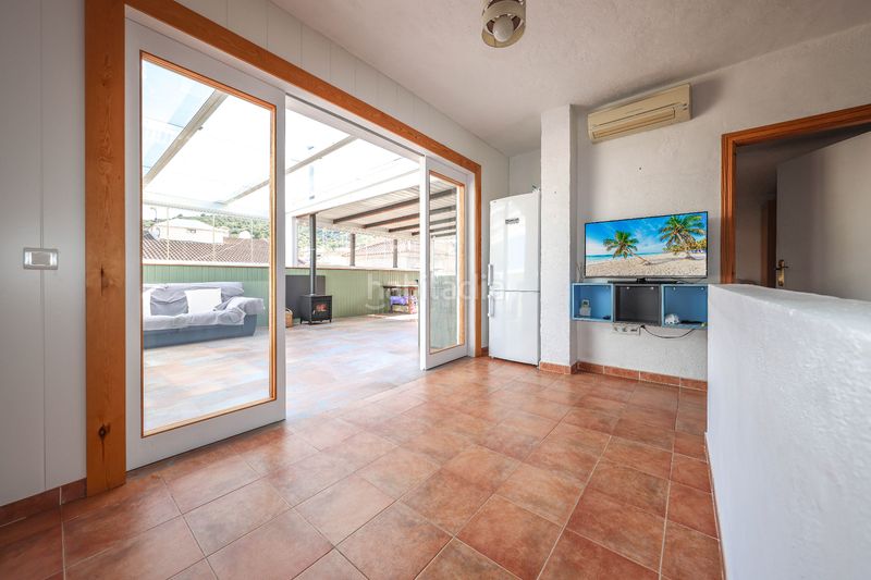 Foto fbd032b9-79bd-472f-9c74-a34d1755468c. Casa  adosada espaciosa con un potencial excepcional en Guaro