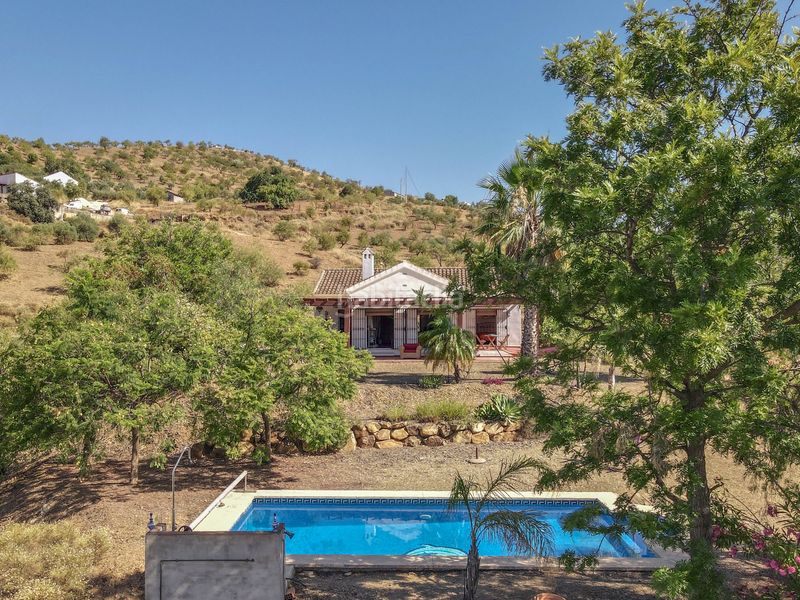 Foto 1a209cf9-8f96-4817-b11d-88140707ad0d. Casa amb piscina a Tolox